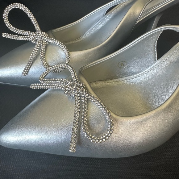 Elegant Silver Slingback Heels - Picture 6 of 8